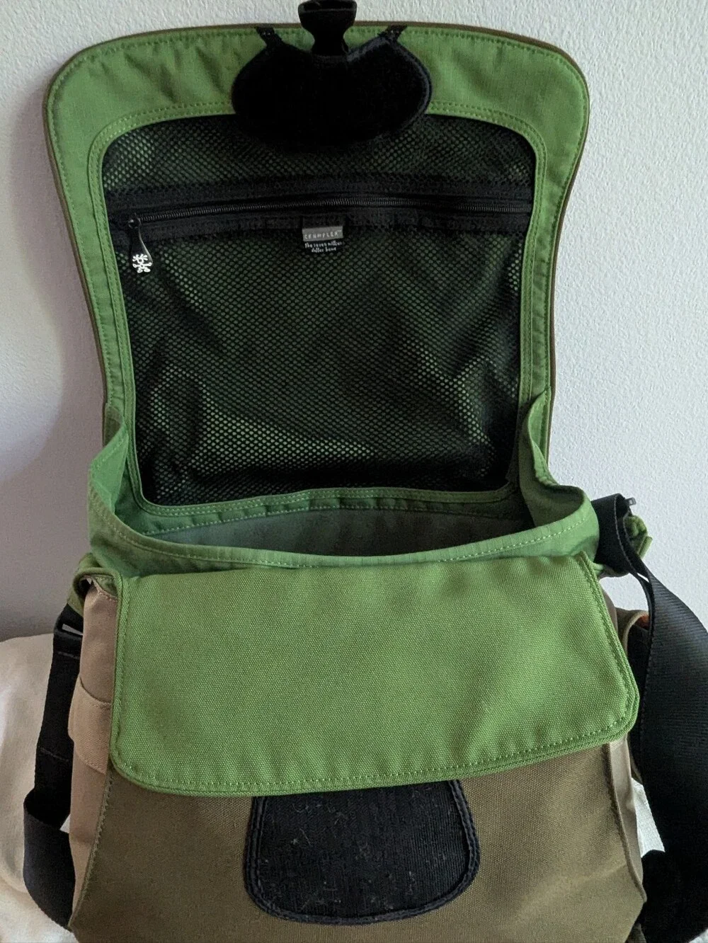 Crumpler 7 Million Dollar Messenger Sling 13L - Rifle Green